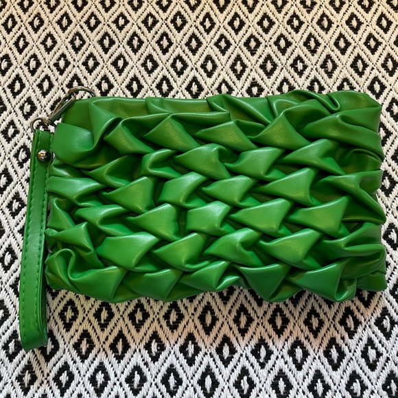 Green Minimalist Ruched Bag With Wristlet - Picture 1 of 8